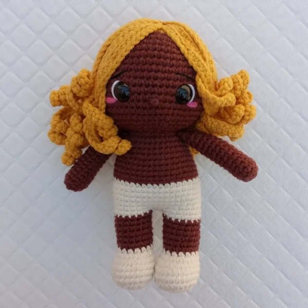 Boneca Amigurumi Larissa (Mini Mim Criança)