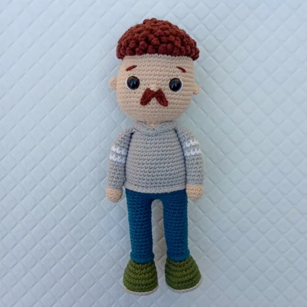 Boneco Amigurumi Renato (Mini Mim Adulto)